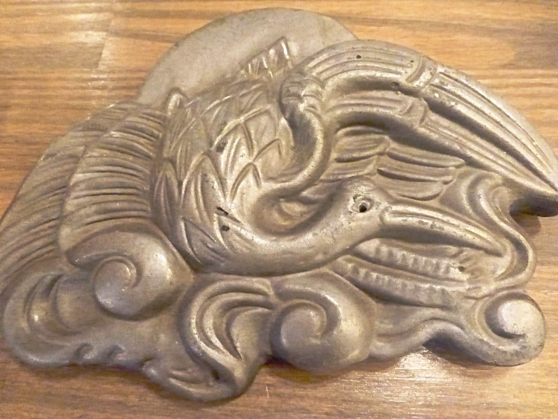 Tuile ancienne de temple de Kyoto en en céramique.